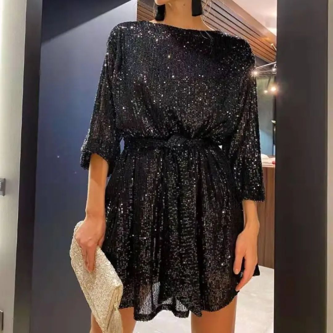 Dames glitterjurk, mouwloos model. Ideale feestjurk voor speciale gelegenheden, elegante avondkleding met glamour.