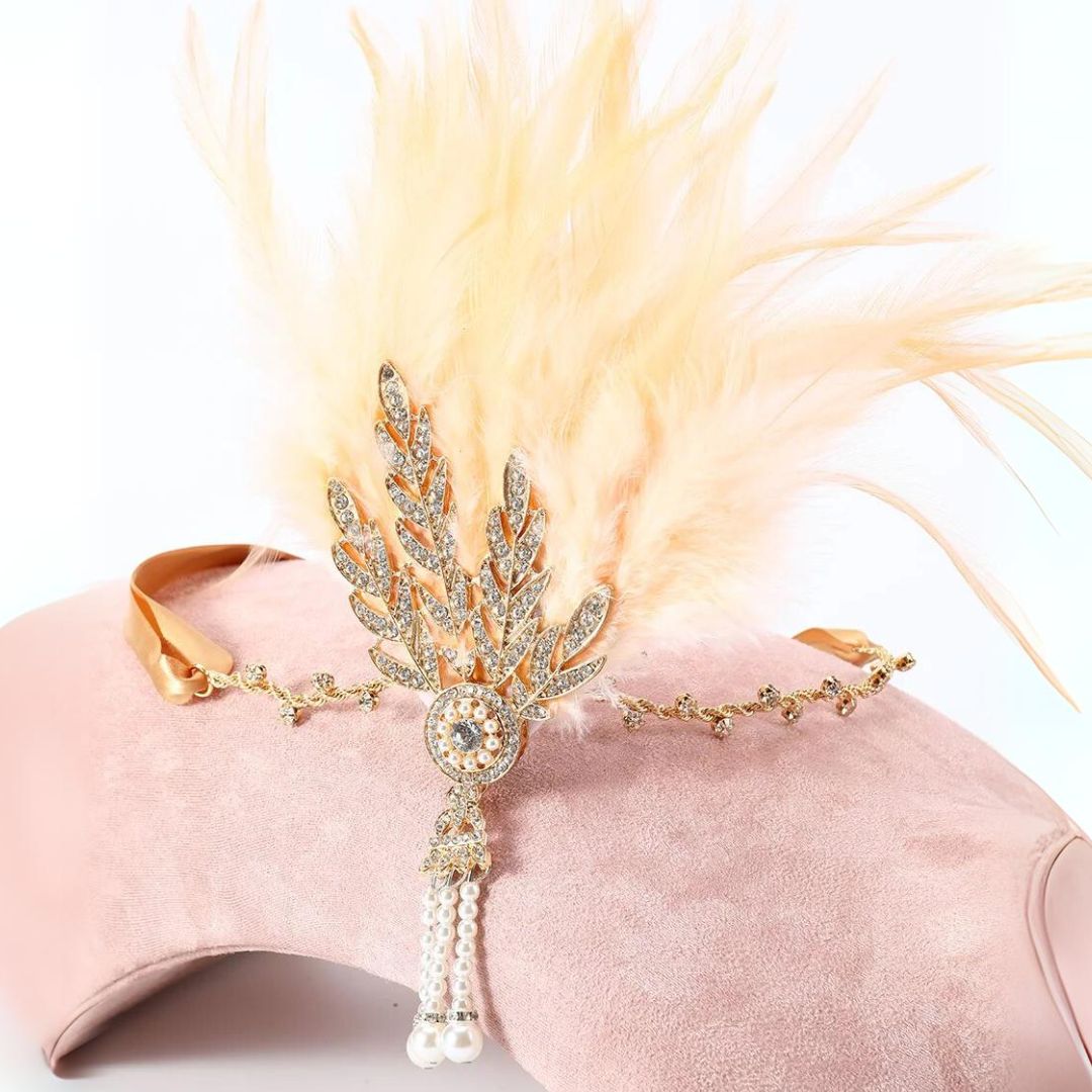 Vintage dames hoofdband met weelderige veren: perfecte glamour accessoire voor feestelijke outfits.