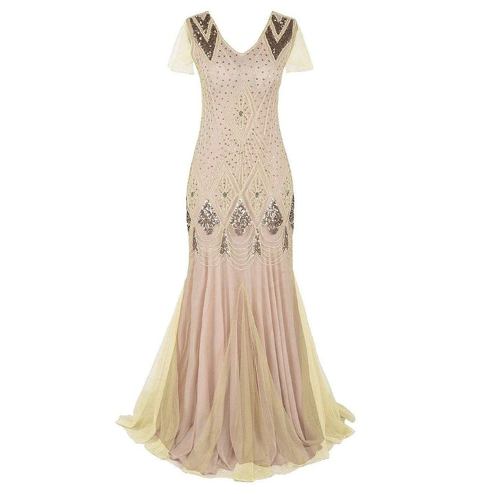 Detail van de luxe pailletten en fijne franjes op een stijlvolle jaren '20 dames jurk, perfect voor een avondfeest.