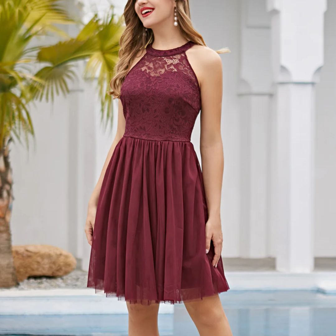 Prachtige paarse feestjurk met halterlijn voor dames, perfect voor gala's of speciale avonden.