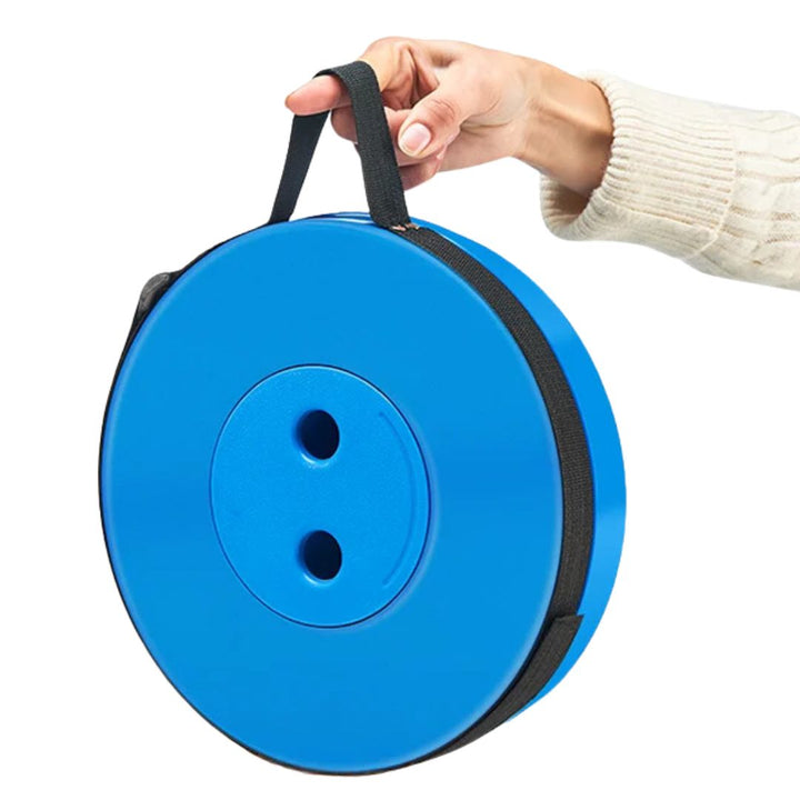 De telescopische kruk compact opgevouwen; klaar voor transport.