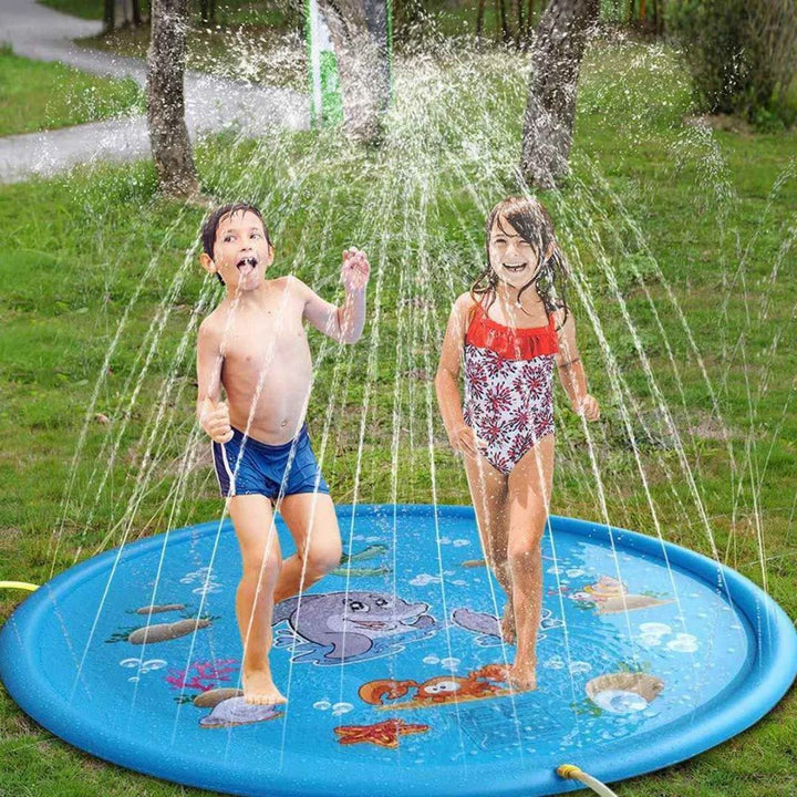 Kleurrijke kinder waterspeelmat; opblaasbaar speelgoed dat zorgt voor veel verfrissend spetterplezier buiten.