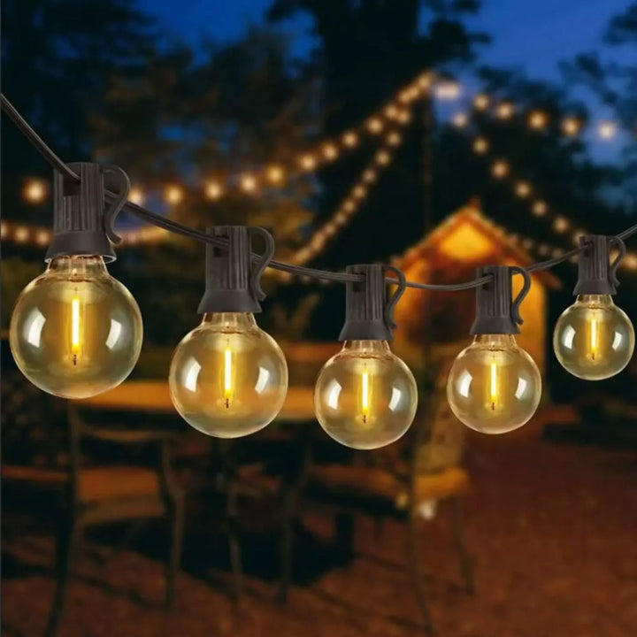 Romantische LED lichtslinger op zonne-energie. Perfecte sfeerverlichting voor tuin en terras.