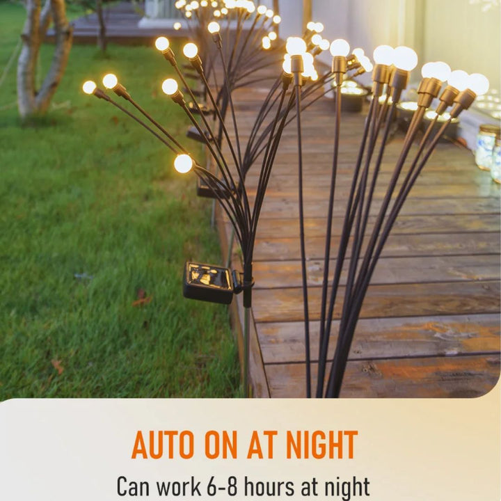 Zonne LED Vuurwerk Tuinlamp in tuin, magische buitenverlichting met sfeervol warmlicht.