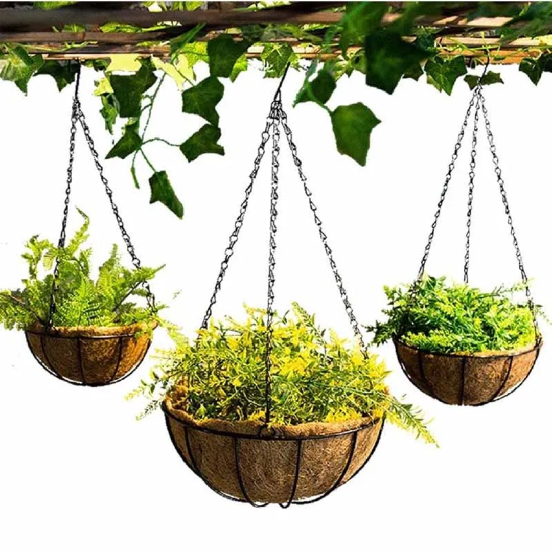 Veelzijdige ronde hangplantenbak voor zowel binnen als buiten, met stevig metaal en kokosvezel.