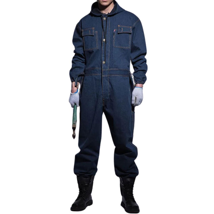 Unisex spijkeroverall van robuust denim, ideaal voor zwaar werk. Duurzame werkkleding met goede bescherming.