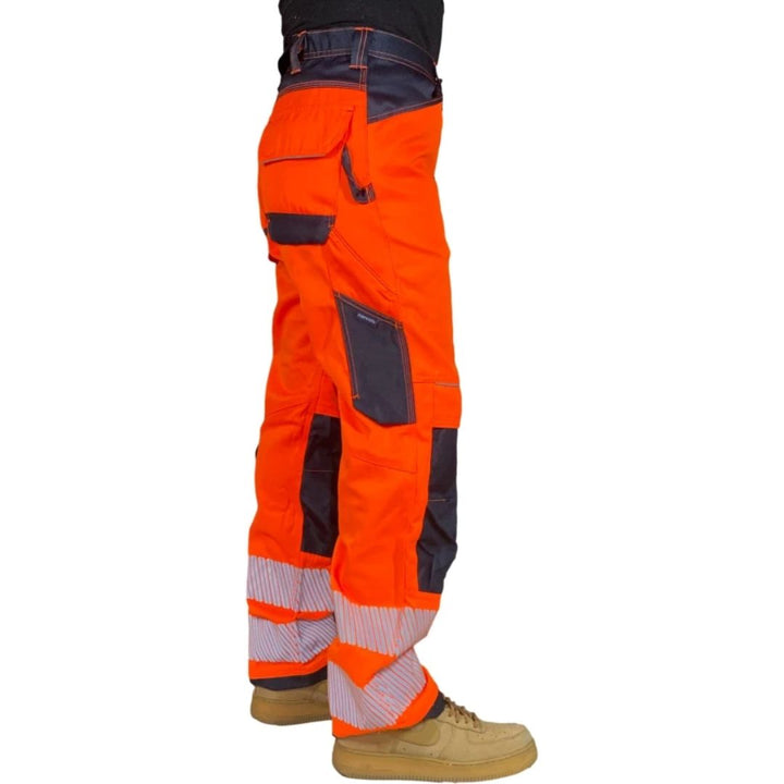 Reflecterende werkbroek voor bouw, wegwerkers. Veilige en duurzame professionele arbeidskleding met hoge zichtbaarheid.