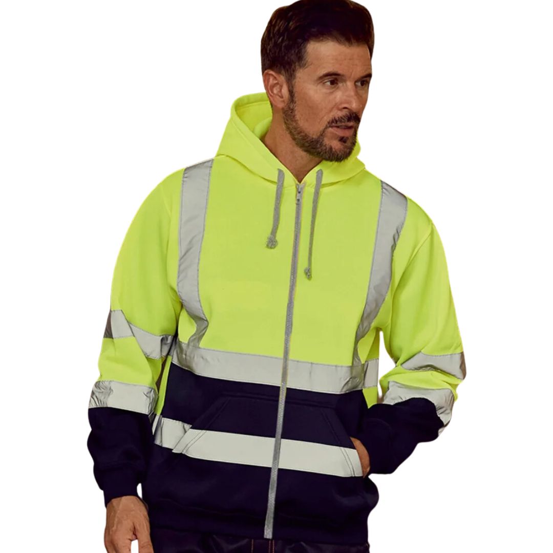 Man draagt reflecterend heren werkvest, comfortabel en veilig voor diverse klussen en buitenactiviteiten.