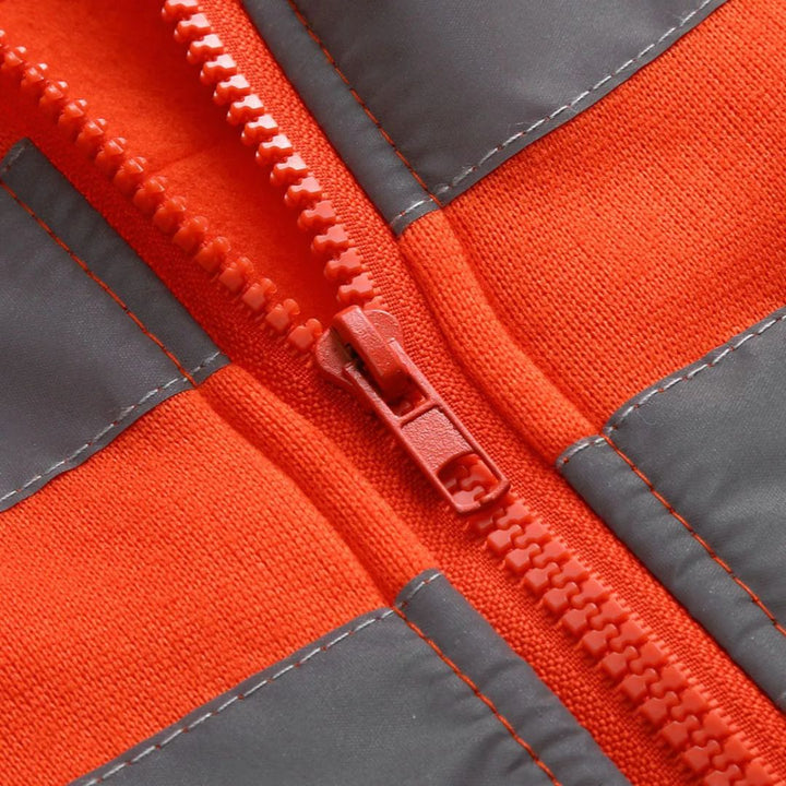 Groen reflecterend werkvest hoodie, ideaal voor veiligheid, comfort en zichtbaarheid op de bouwplaats.