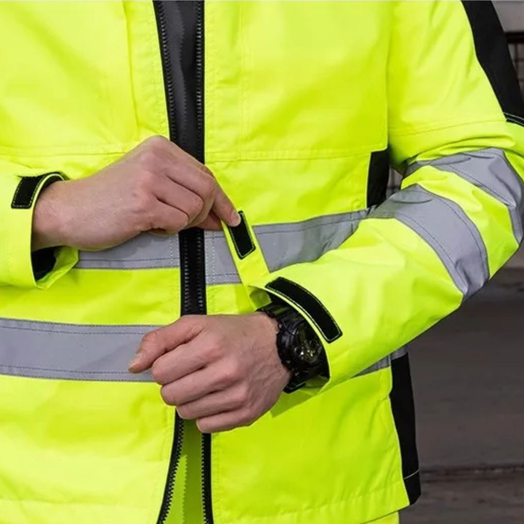 Complete outfit: unisex winter werkpak, warm en zichtbaar, perfect als professionele veiligheidskleding.
