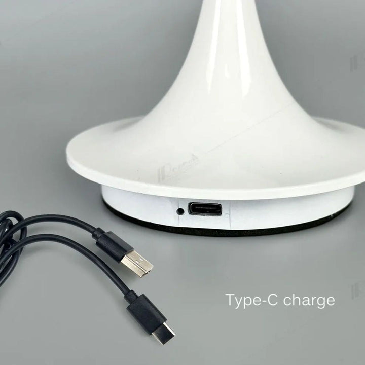 Moderne Sarah LED tafellamp, energiezuinig, draadloos, dimbaar en oplaadbaar, voor binnen en buiten.