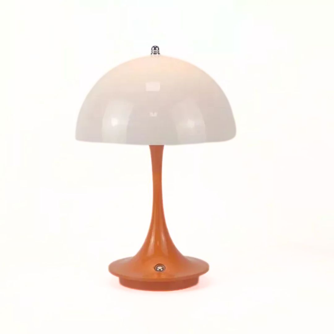 Compacte Sarah LED tafellamp, oplaadbaar en draadloos, creëert dimbare sfeerverlichting overal.