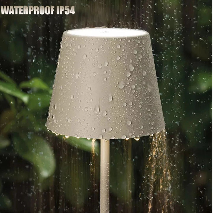 Multifunctionele Caroline USB-LED tafellamp, oplaadbaar en draadloos, voor elke ruimte.