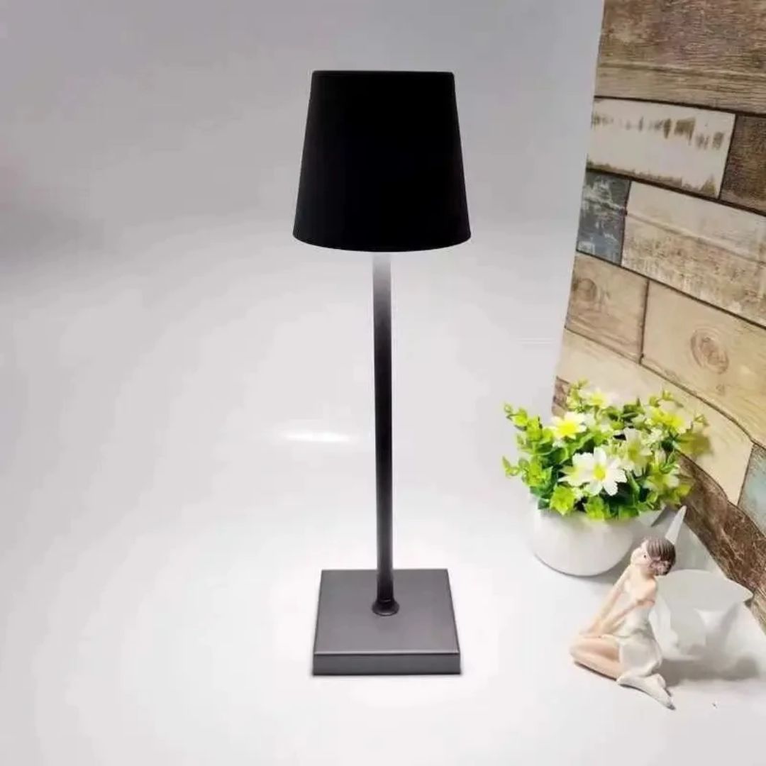 Draadloze Caroline LED lamp, oplaadbaar met USB, biedt sfeervolle verlichting.