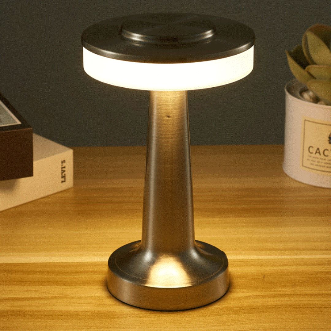 Dimbare retro barlamp, USB-oplaadbaar, flexibele sfeerverlichting voor interieur of horeca.