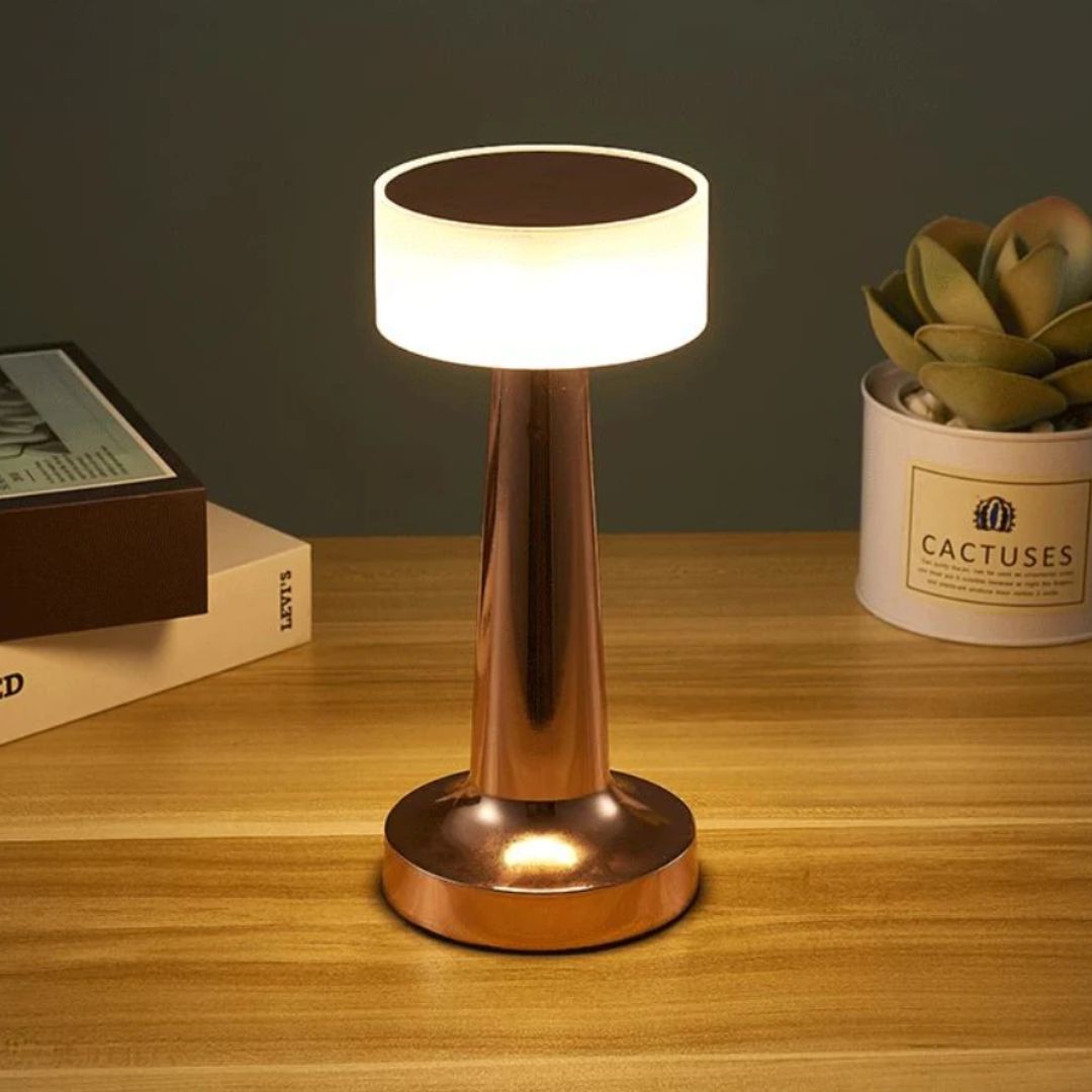 Zilveren draagbare barlamp, retro design, dimbaar voor gezellige sfeerverlichting thuis.