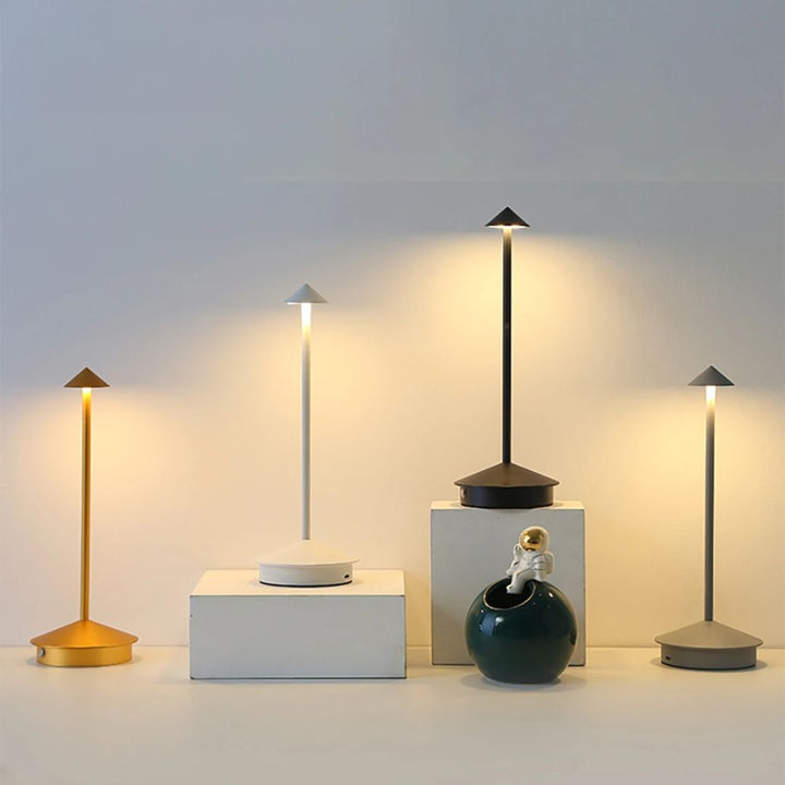 Compacte en stijlvolle LED designlamp met 3 dimstanden, perfect voor elk interieur.