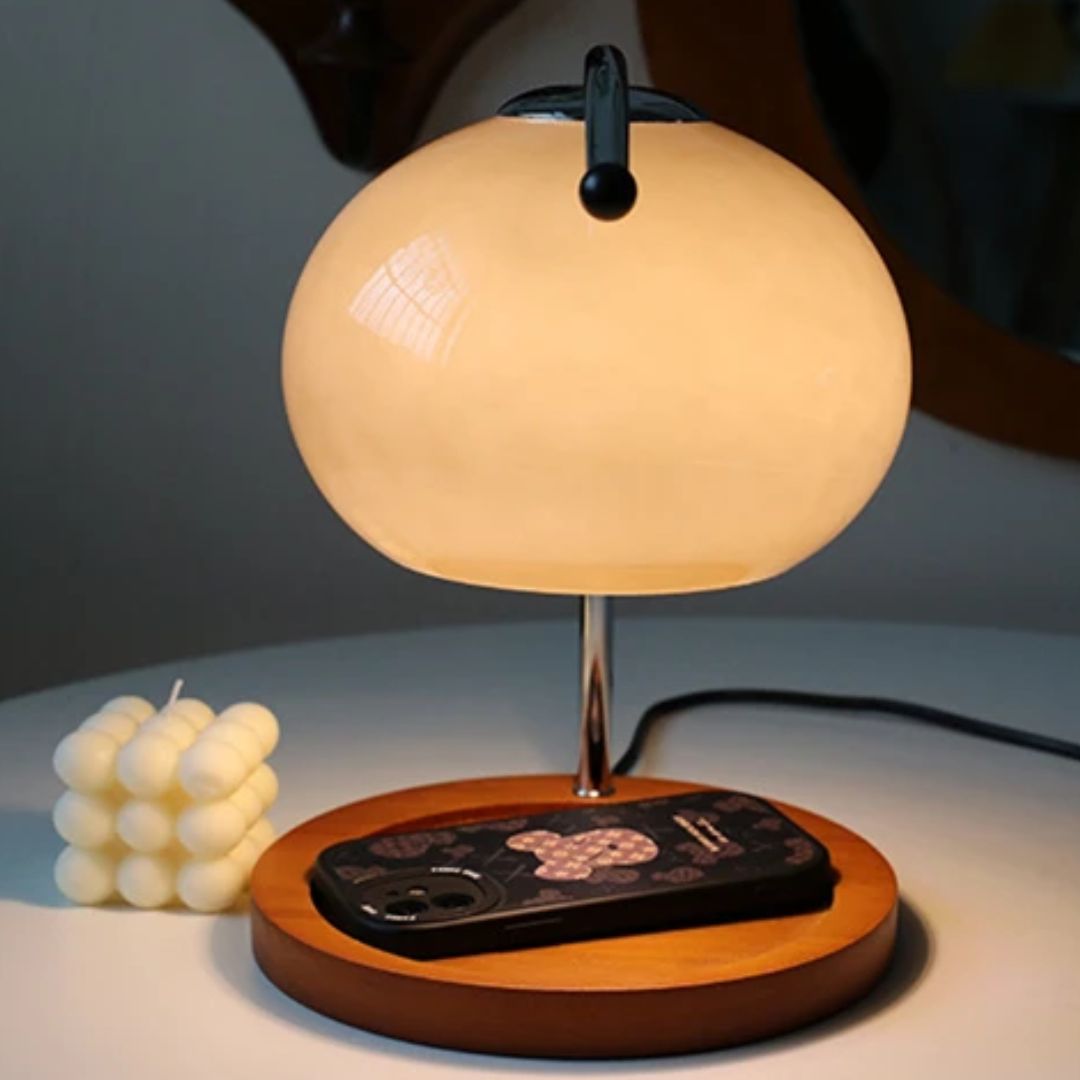 Glazen tafellamp Renee, tevens kaarsenwarmer; creëert sfeervolle verlichting en geur in uw woonkamer.