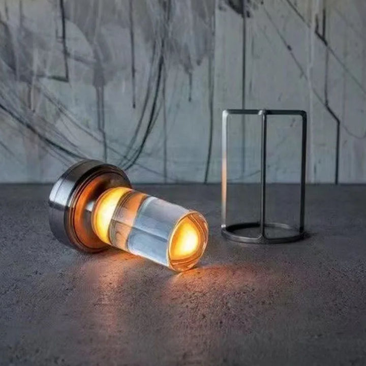 Draadloze oplaadbare LED bureaulamp in vintage metaal design. Ideale retro tafellamp voor flexibele plaatsing.