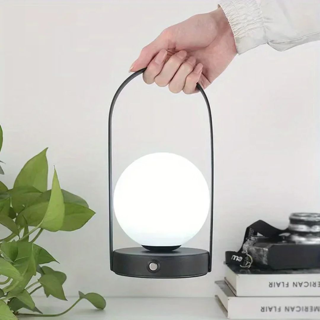 Moderne draadloze hanglamp voor buiten, USB oplaadbaar, sfeervolle verlichting voor elk buitenleven moment.