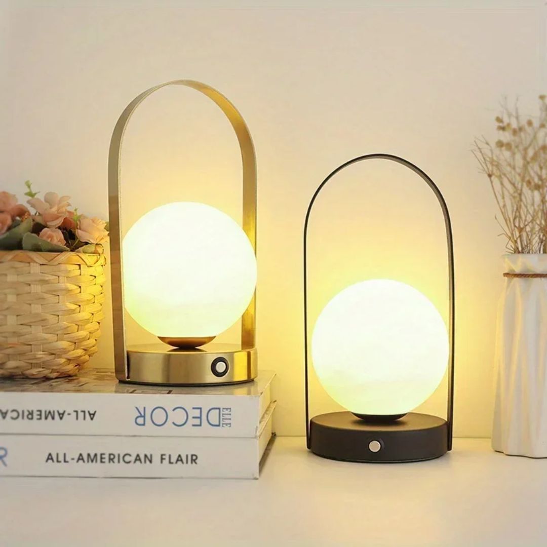 Oplaadbare hanglamp voor buiten, perfect als decoratieve tuin- of terrasverlichting, draadloos.