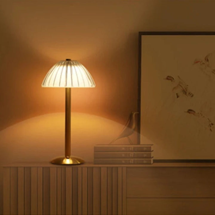 Veelzijdige retro tafellamp: oplaadbaar, draadloos led sfeerlicht en vintage decoratie voor elk interieur.