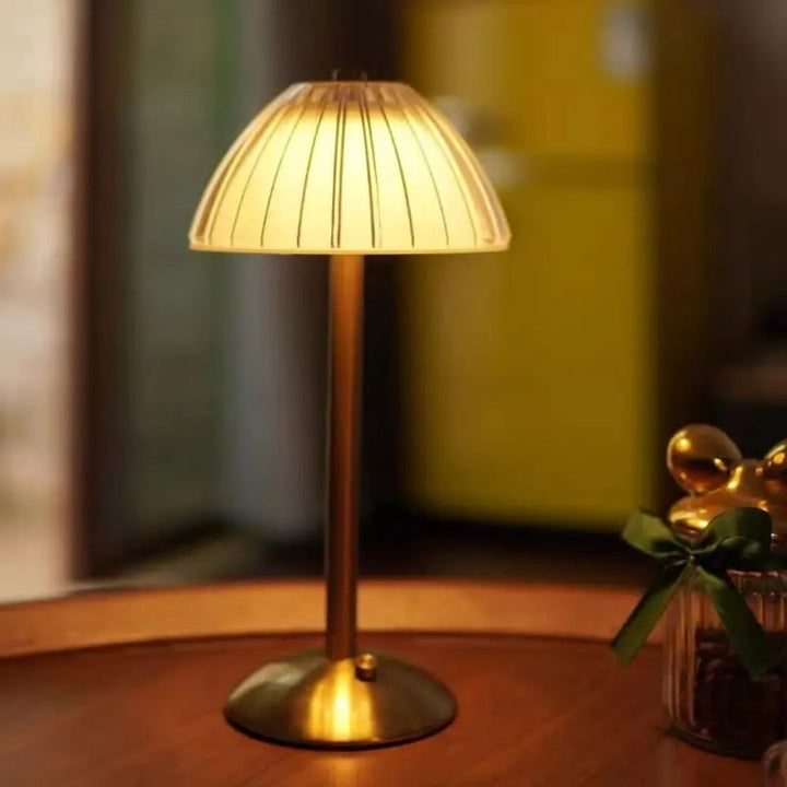 Sfeervolle oplaadbare draadloze verlichting, deze retro tafellamp voegt een vintage touch toe.