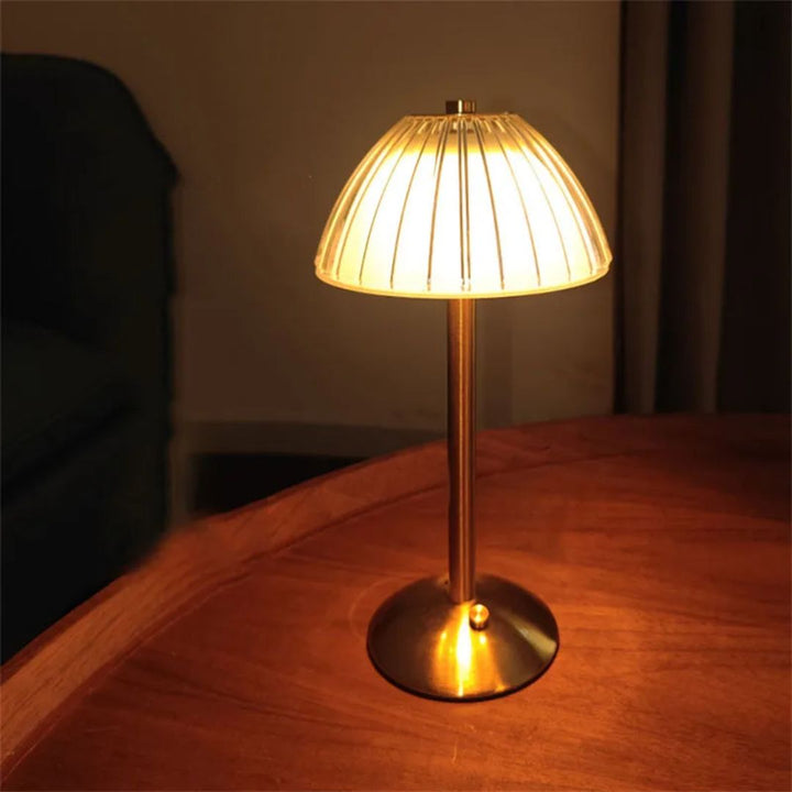 Detail van de oplaadbare retro tafellamp: kwalitatief draadloos design voor warme led sfeerverlichting.