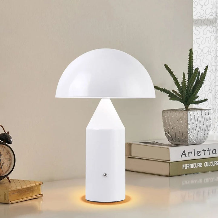 Moderne draadloze paddenstoel lamp met warm licht, perfect als bureau- of nachtlampje.