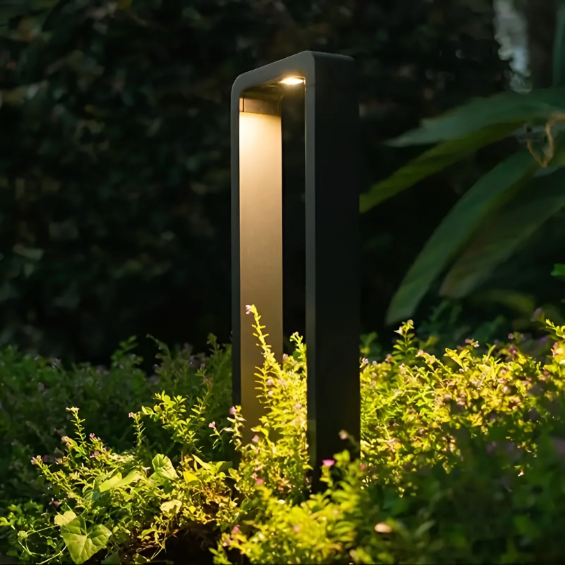 Hoogwaardige LumaGarde LED buitenverlichting voor een moderne tuin. Duurzame tuinlamp voor sfeervolle paden.