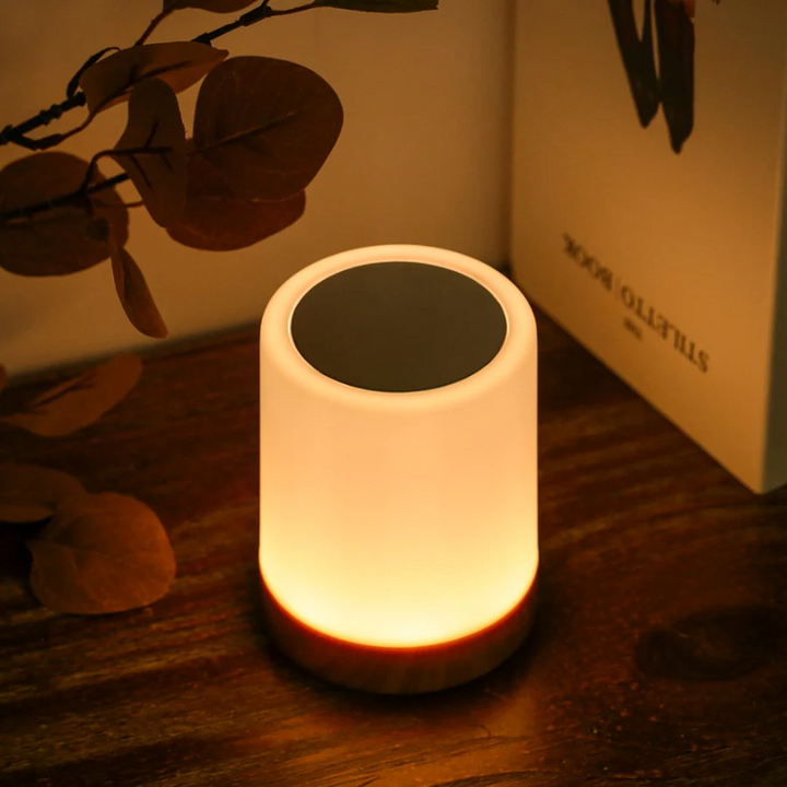 Moderne dimbare tafellamp met LED verlichting. Stijlvolle nachtlamp met touch bediening voor sfeervolle verlichting.