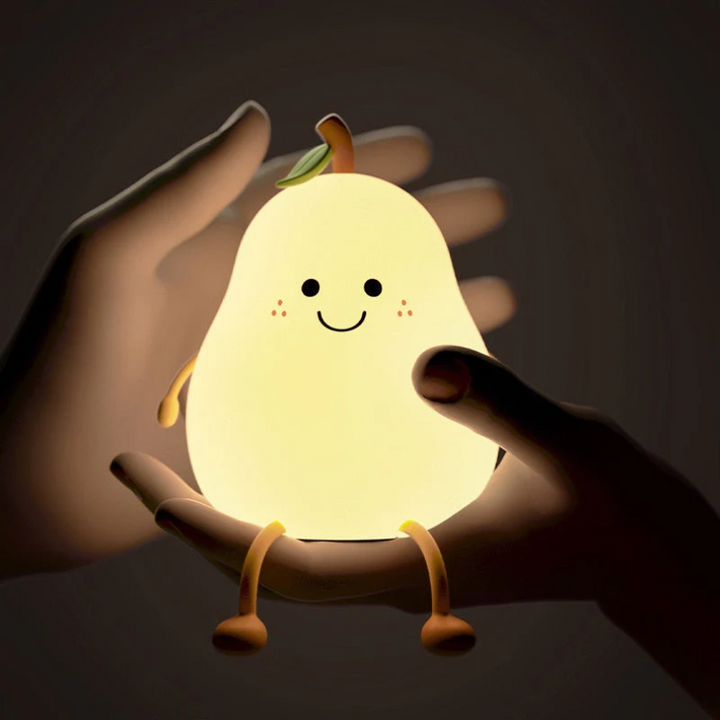 Vrolijke perenvormige HappyPear nachtlamp voor kinderen met zacht LED sfeerlicht, ideaal voor de kinderkamer.