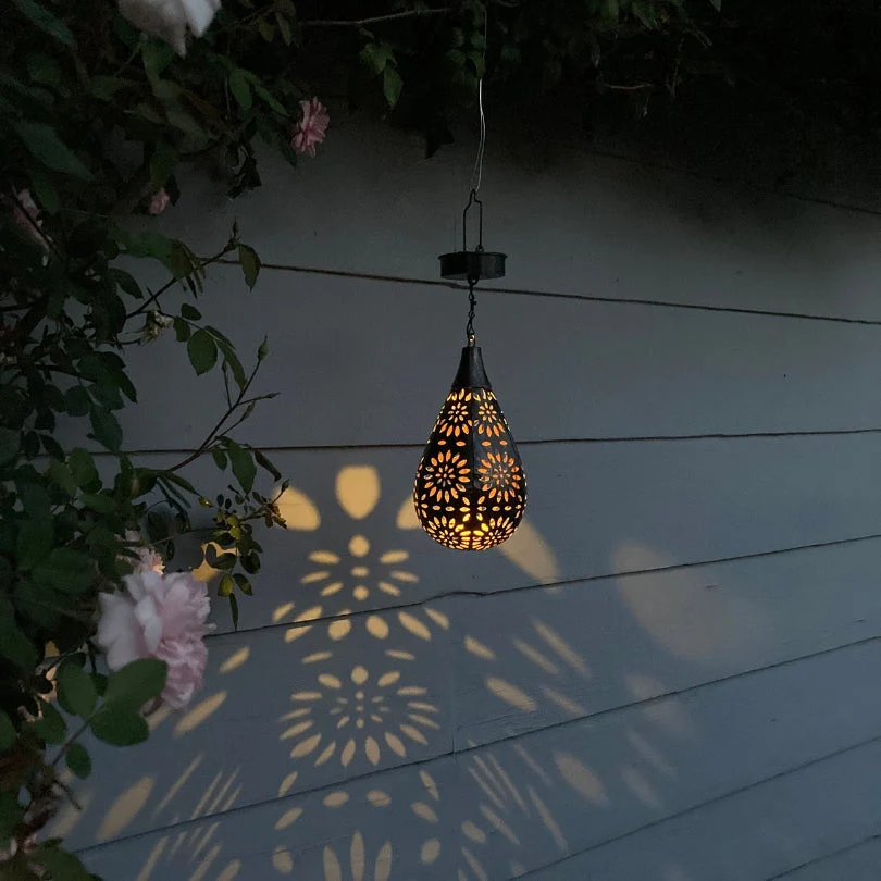 Duurzame zonne-energie hanglamp voor een betoverende sfeer in elke buitenruimte. Eenvoudig te installeren.