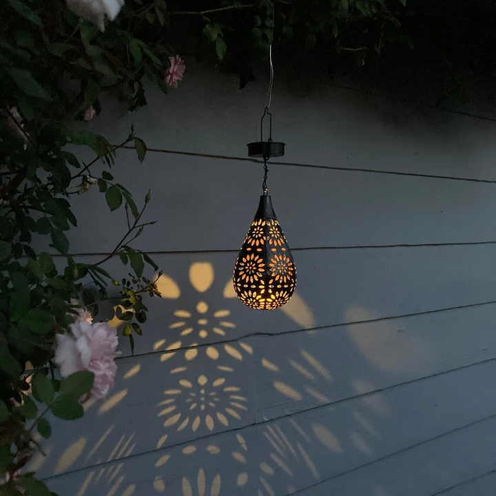 Duurzame zonne-energie hanglamp voor een betoverende sfeer in elke buitenruimte. Eenvoudig te installeren.