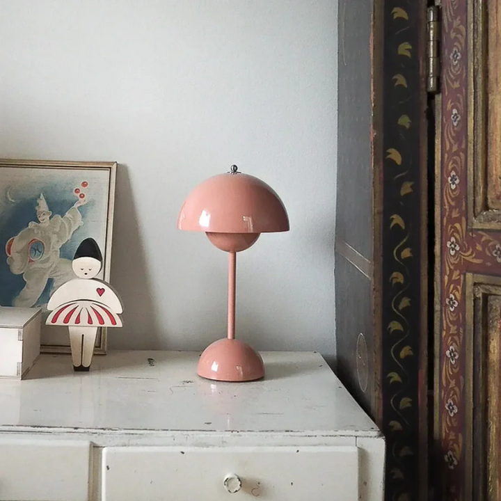 Slimme LumiTouch tafellamp: moderne, dimbare LED verlichting met intuïtieve touchbediening.
