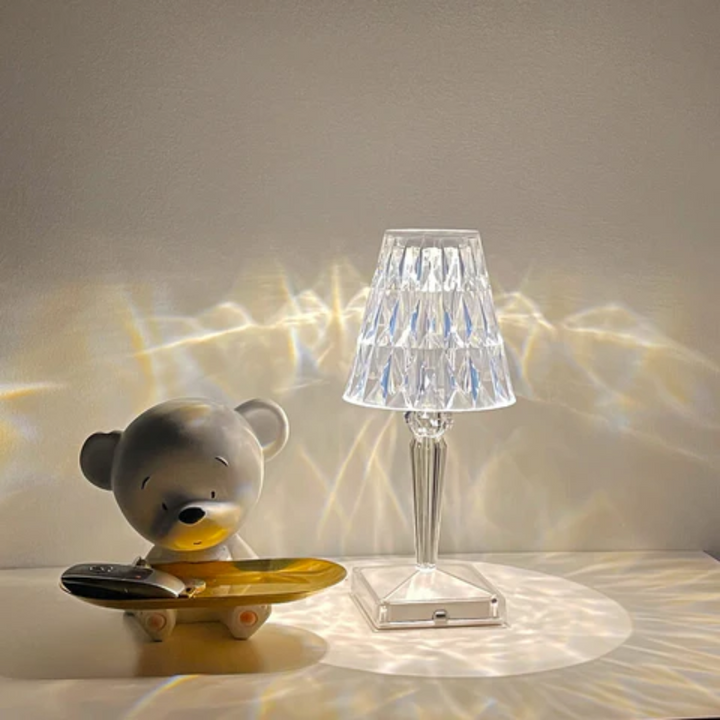 Compacte chique kristallen tafellamp, moderne decoratie en sfeerverlichting voor nachtkastje.