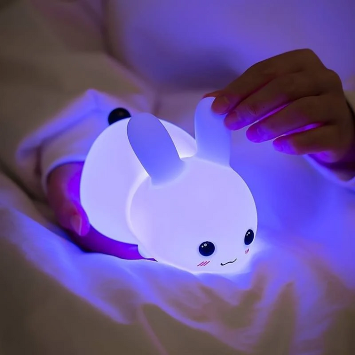 Betoverende SnuggleBunny konijn kinderlamp, ideaal voor een rustige slaapkamer. Zachte LED verlichting voor kinderen.