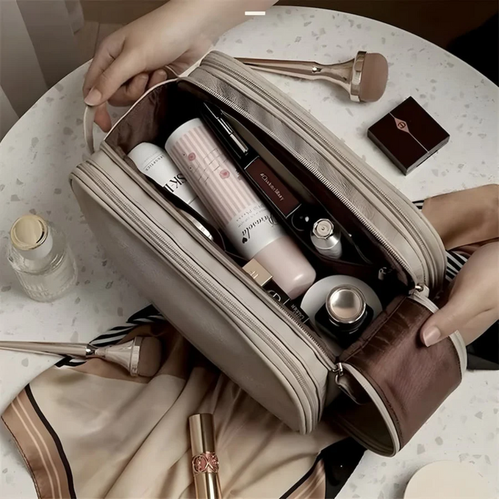 Detailfoto van de waterdichte stof van de LuxeVault make-up organizer, duurzame opbergtas voor cosmetica.