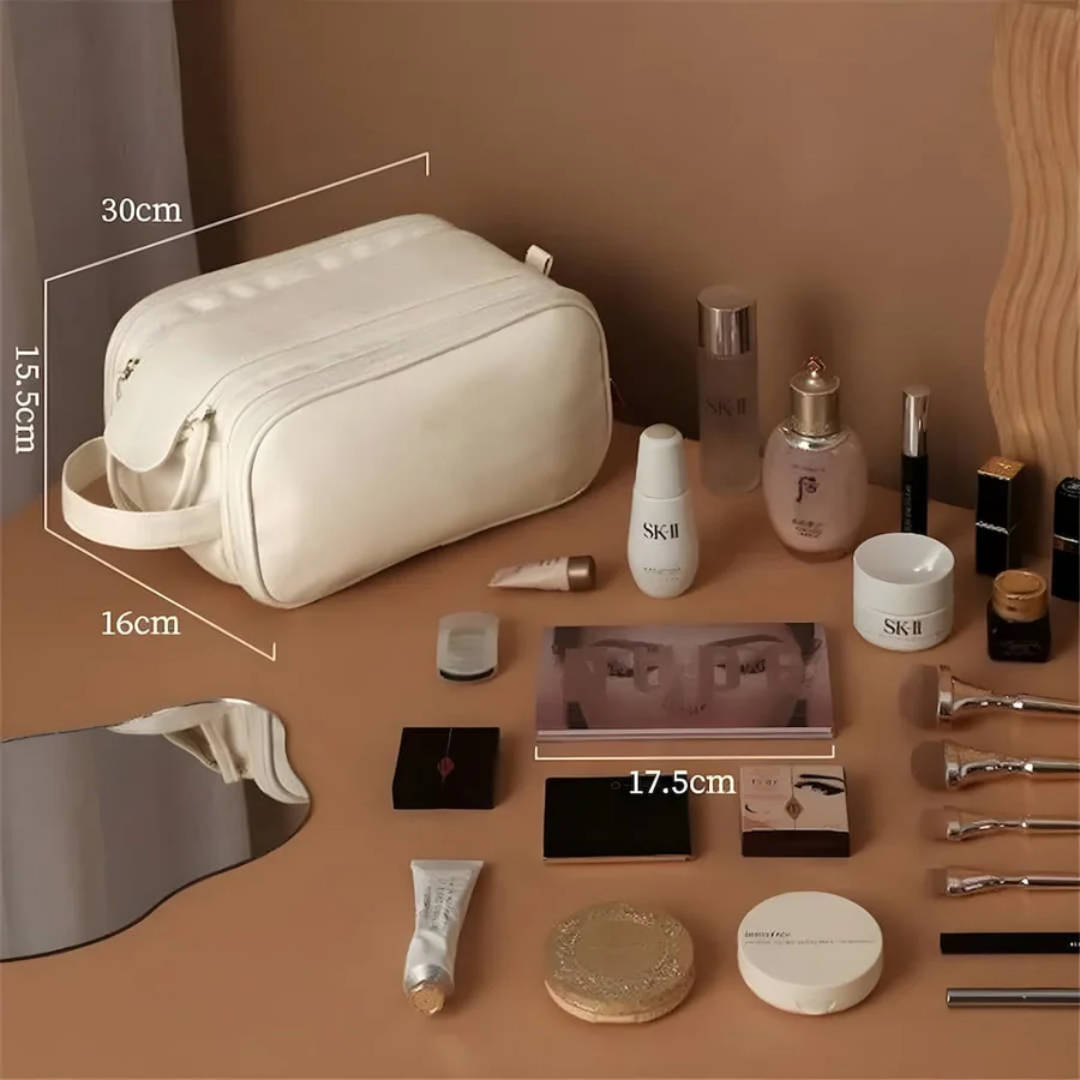LuxeVault make-up organizer op een kaptafel, perfect voor het georganiseerd opbergen van cosmetica en beauty spullen.