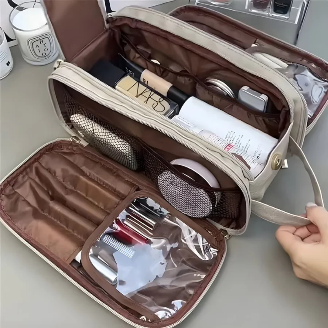 Open LuxeVault make-up organizer met diverse compartimenten voor cosmetica, kwasten en beauty accessoires.
