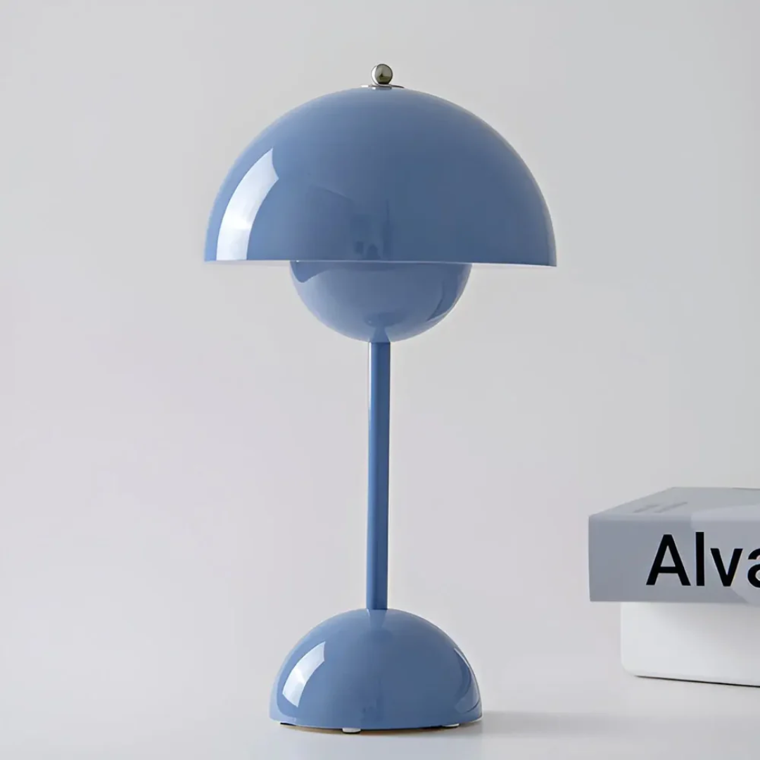 Deze scandinavische draadloze tafellamp NordicBeam voegt moderne sfeer toe aan elk interieur, binnen & buiten.