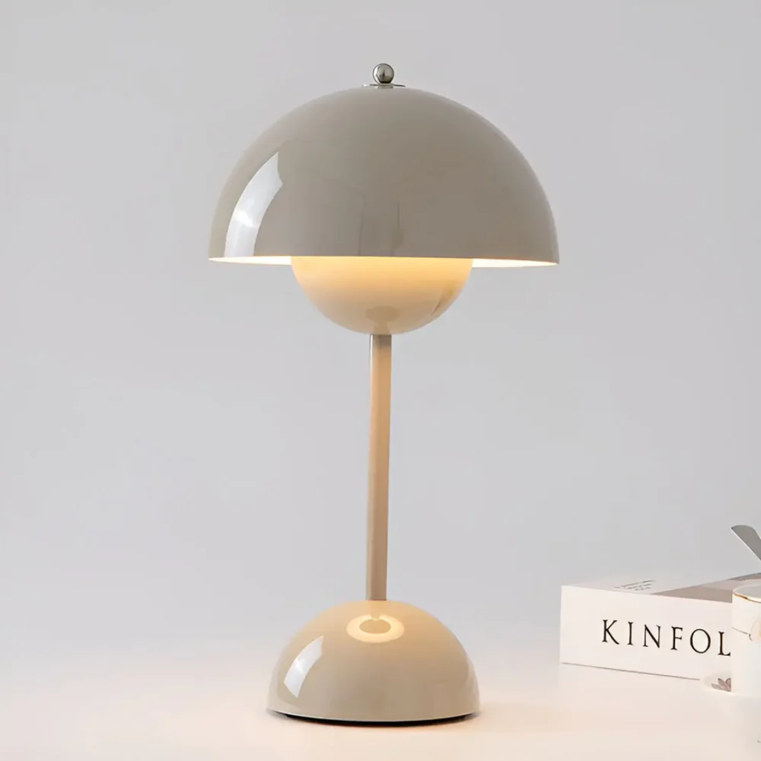 Eenvoudige, draadloze LED tafellamp NordicBeam, scandinavisch design voor zachte sfeerverlichting.