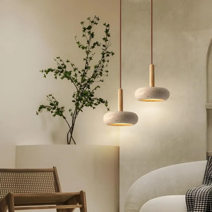 Retro Japanse hanglamp met moderne LED-verlichting, verstelbaar en gemaakt van hout en grotsteen.