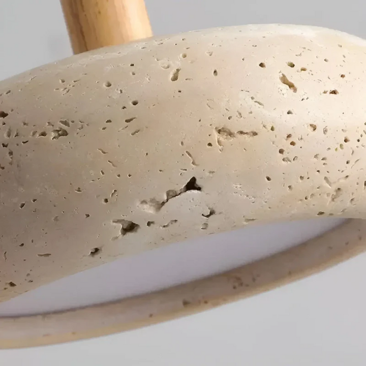 Unieke Japanse hanglamp met LED, vervaardigd uit natuurlijk grotsteen en hout, ideaal als sfeerverlichting.