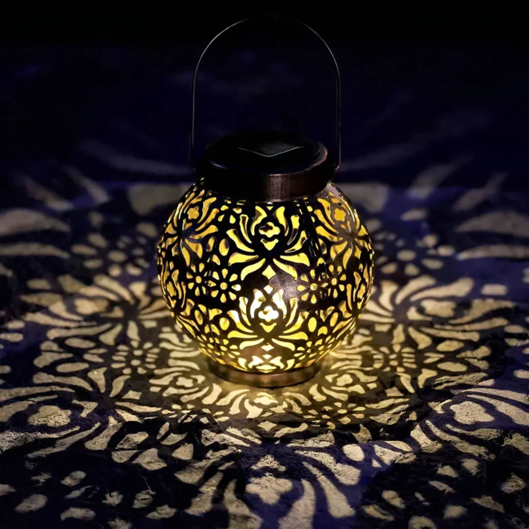 RadiantGlow solar tuinhanglamp met LED. Ideaal voor het verlichten van terrassen, balkons en tuinpaden.
