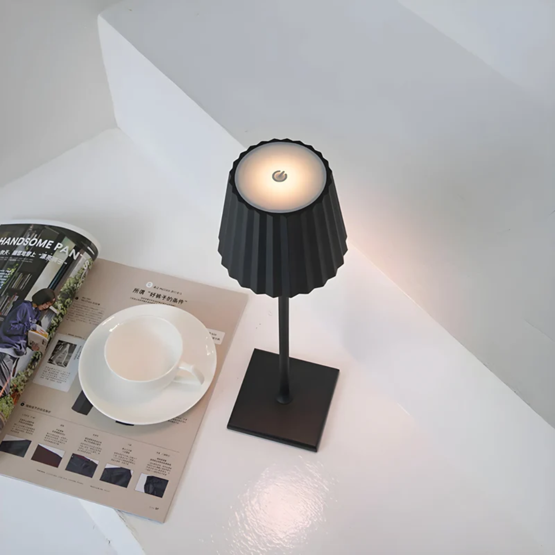 Stijlvolle ArloGlow dimbare LED tafellamp. Draadloos, oplaadbaar, perfect voor modern interieur en sfeerverlichting.