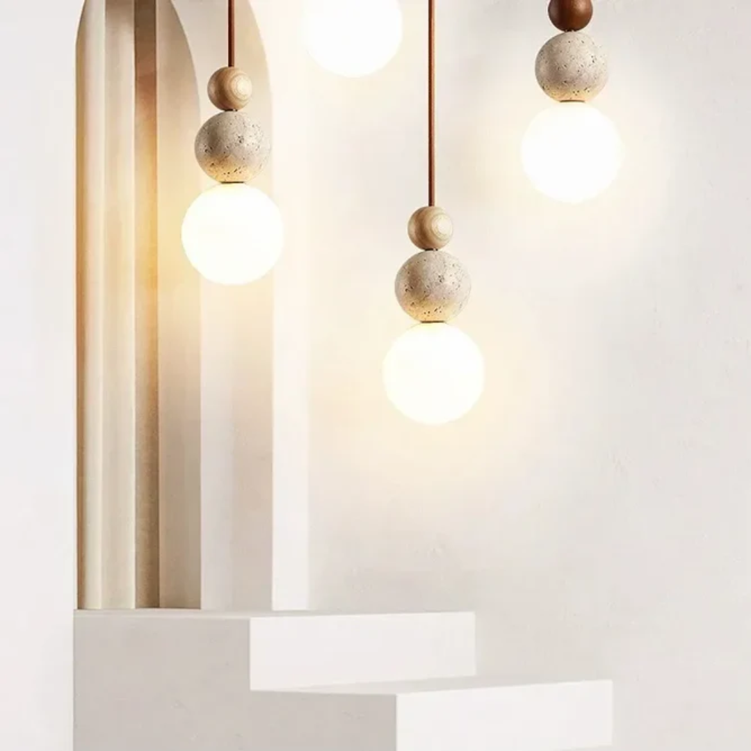 Luxe NaturaLuxe design hanglamp, minimalistisch, van travertijn en mahonie, als blikvanger.