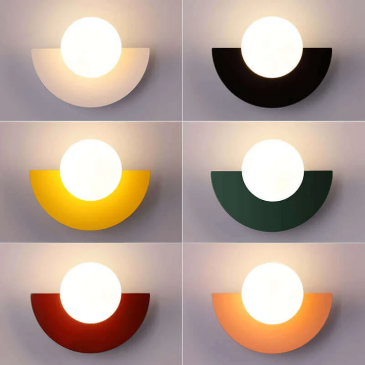LunaMetal halve maan wandlamp, modern metalen design met energiezuinige LED sfeerverlichting.