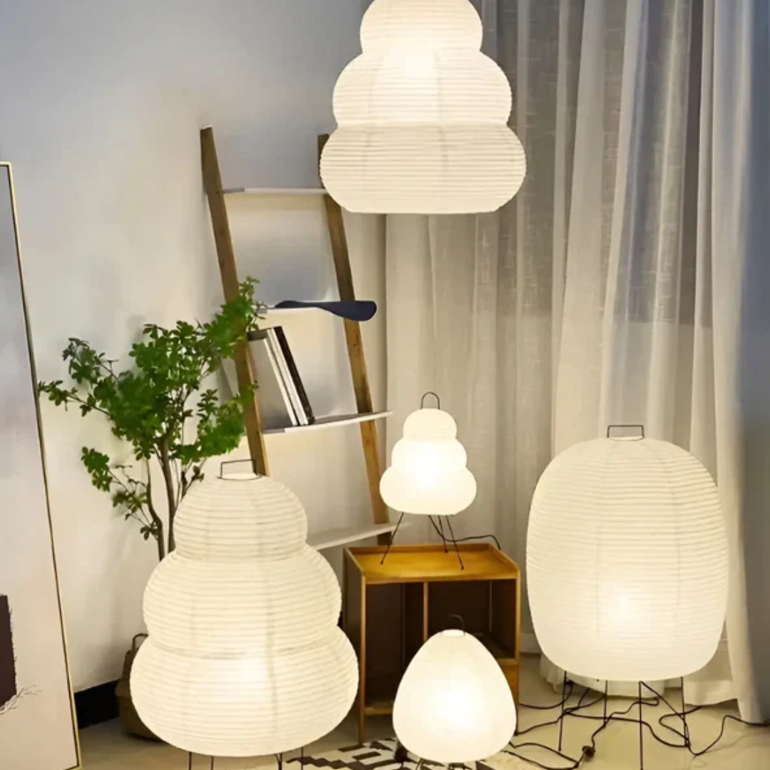 Moderne Wabi-Sabi staande LED lamp met rijstpapier kap, Japanse stijl, voor stijlvolle woon- of slaapkamerverlichting.