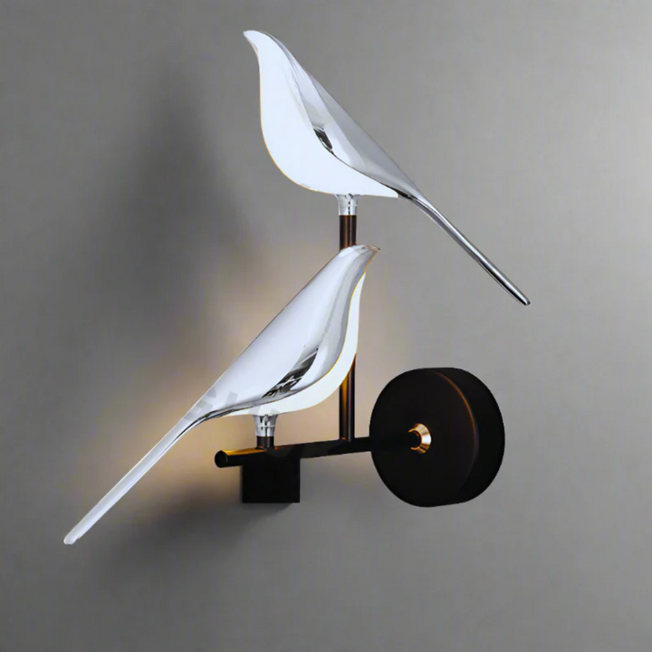 Deze moderne design LED wandlamp, roterend en van metaal, biedt veelzijdige en energiezuinige verlichting.